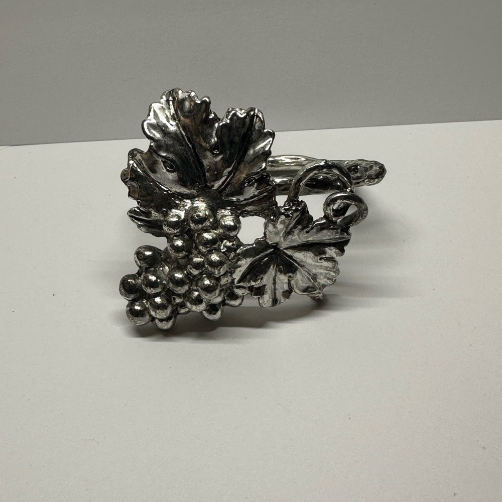 Vintage Arthur Court Grape Silver Table Linens Napkin Rings Set of 4